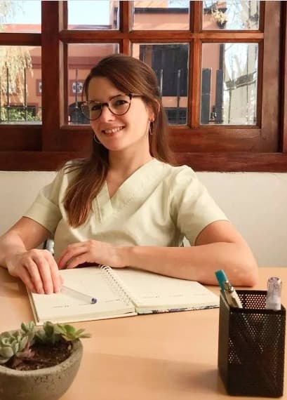 Lic. Virginia Merli en su consultorio